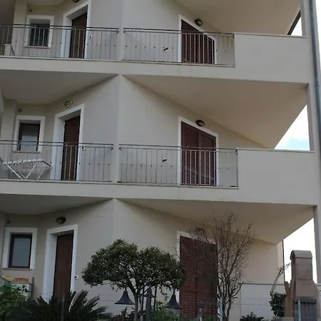 Camelia House - Key To