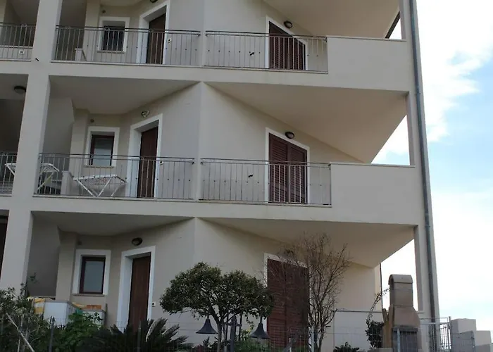 Camelia House - Key To