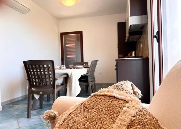 Camelia House - Key To